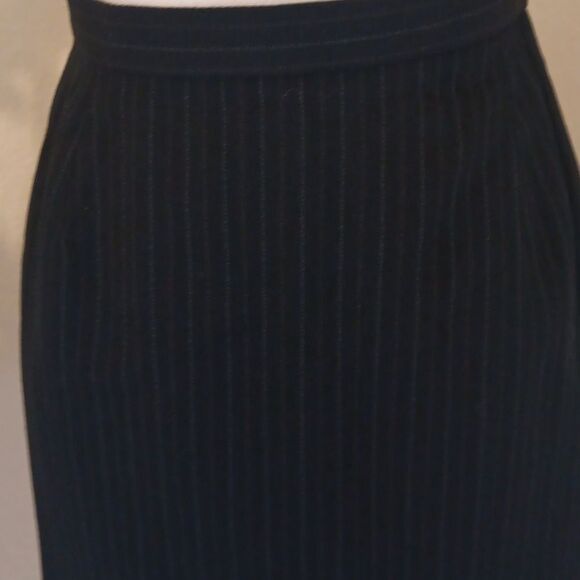 Donna Karan Essentials Pinstripe Skirt. Career. Professional - Picture 12 of 12